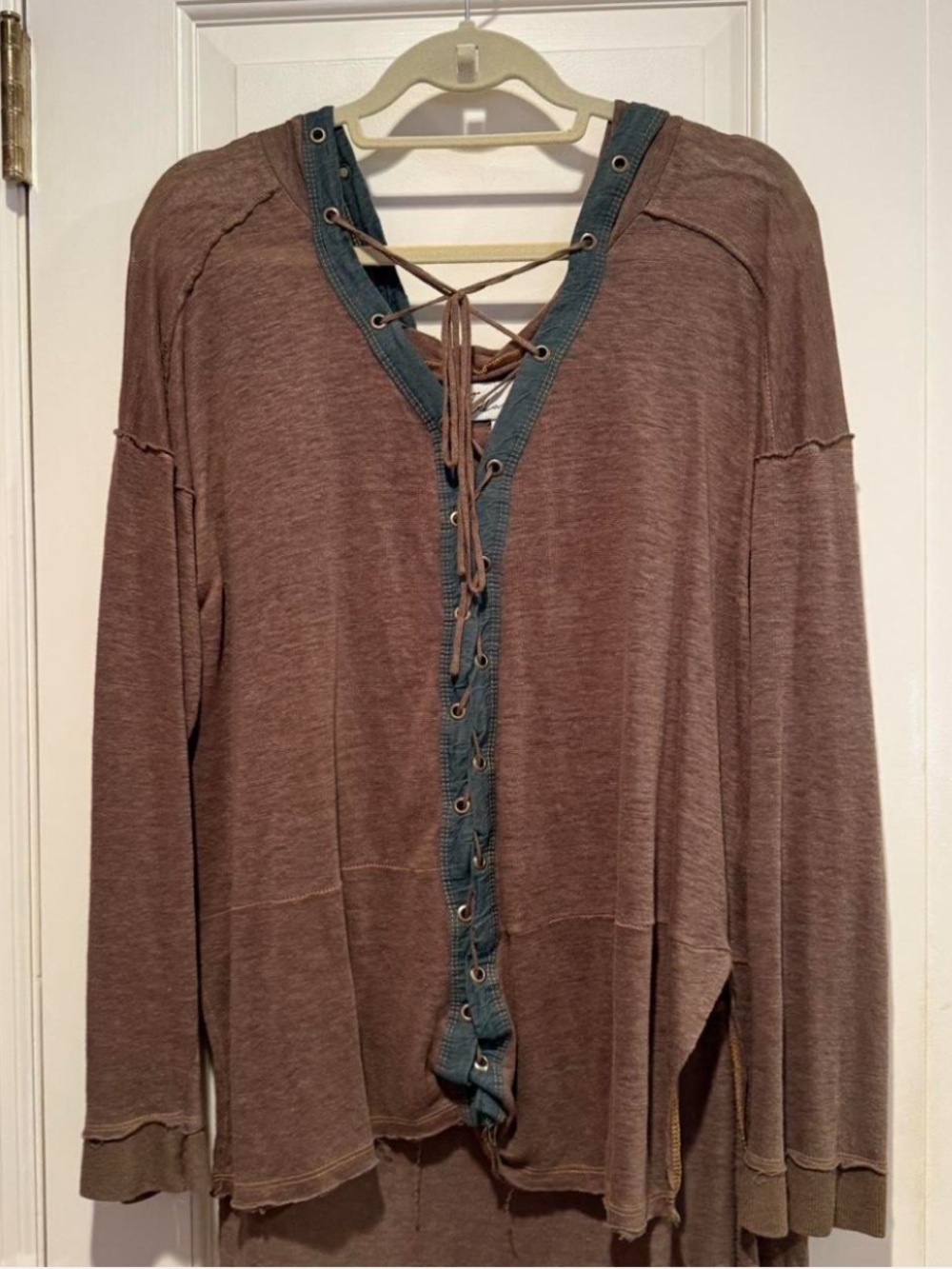 Vintage Havana Women’s Lace-Up V-Neck Linen Pullover w/ denim detailing